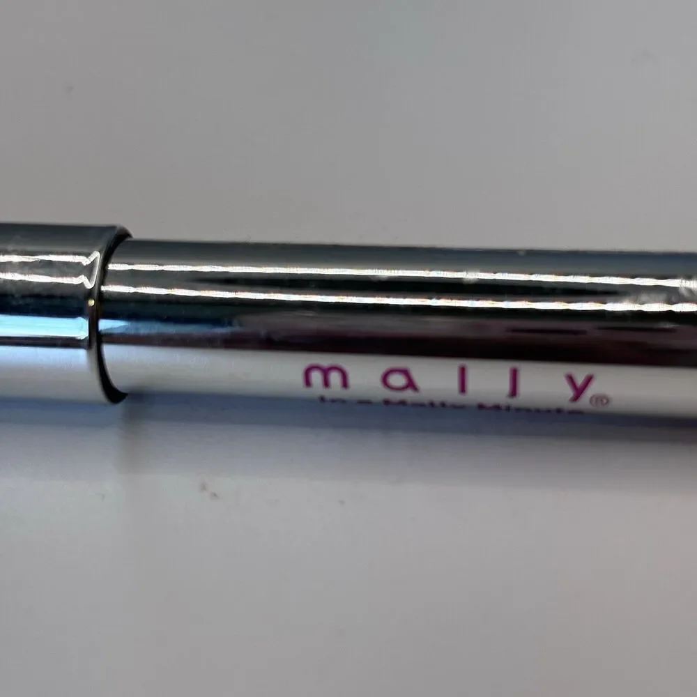 MALLY- In A Mally Minute - Shimmer Brightener Highlighter - Deeper - 0.07 Oz
